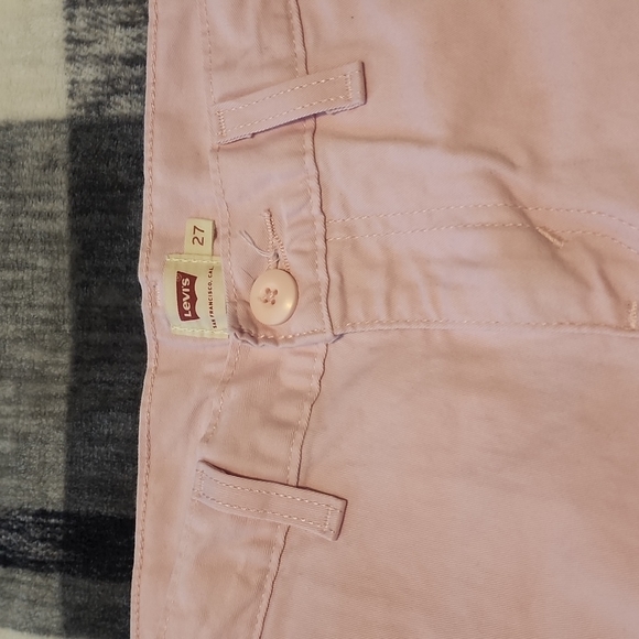 Levi's Mid Rise Shorts - Picture 2 of 3